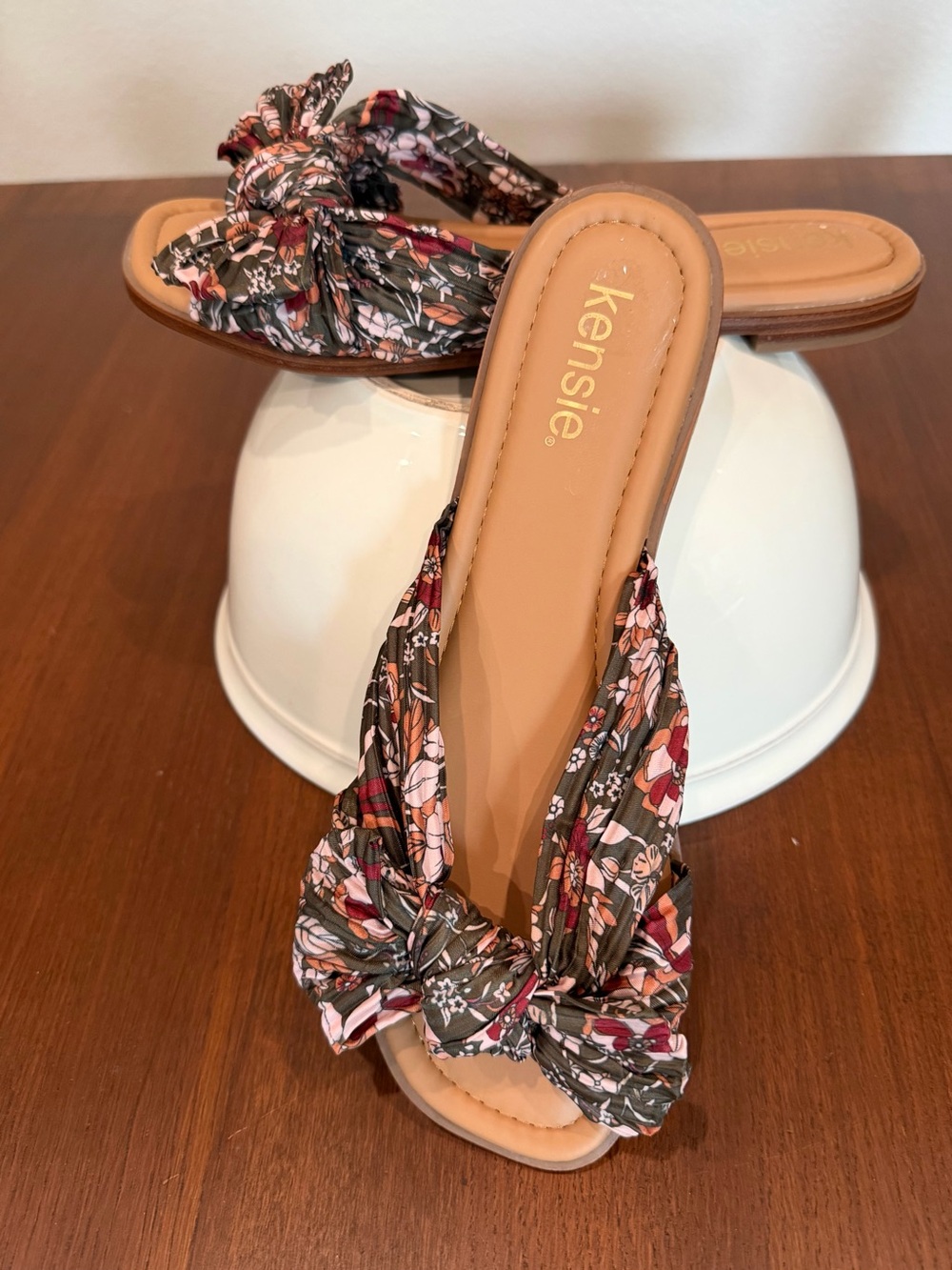 Kensie Olive/Brown Multi Floral Knot Slide Sandals, 8.5